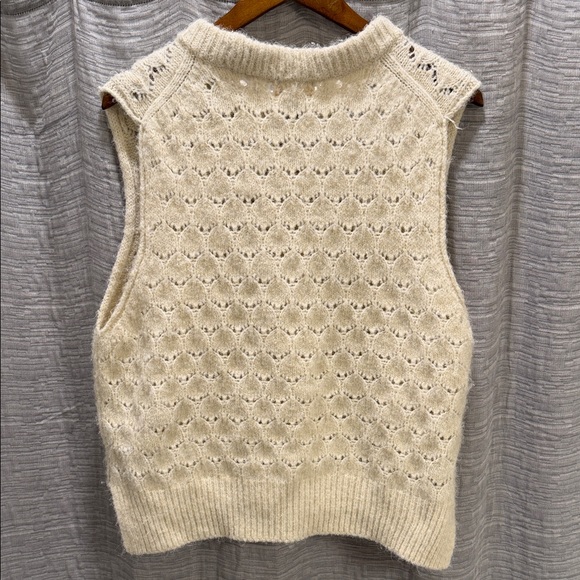 Universal Thread Cream Knit Sweater Vest NWOT - Picture 3 of 4